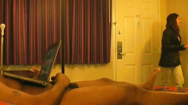Favorit :  Brunette dansk retro porn masserer en pik Porno videoer 